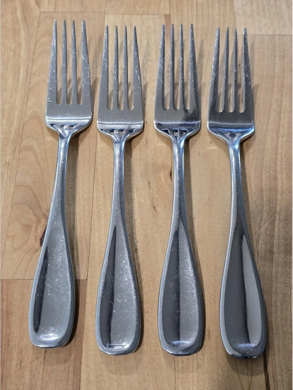 Oneida Voss Stainless Steel Glossy Dinner Forks 18/0 Vietnam Lot Of 4 Forks